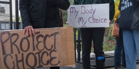 Pro-choice protestors outside of SCOTUS
