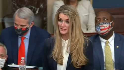 Former Sen. Kelly Loeffler, center