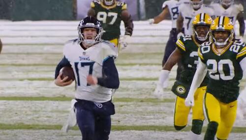 Ryan Tannehill runs for TD in 2020