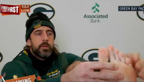 Aaron Rogers displays his non-COVID injury