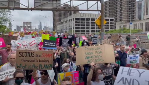 Protestors in NY show their of abortion Protestors in NY show their support of abortion
