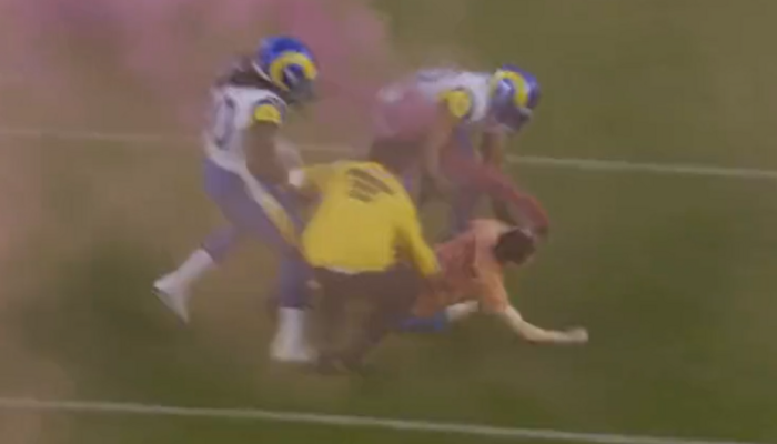 Rams Linebackers Flatten Animal Rights Activist That Stormed Field On MNF - Vimarsana News