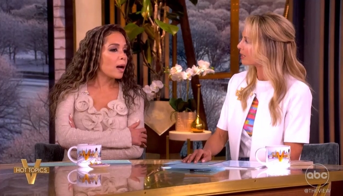 Hassling Hostin: Hasselbeck Confronts Hypocrite Hostin Supporting Obama in Libya