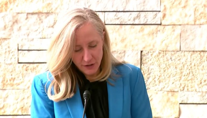 Virginia Governor Spanberger Concedes She’ll Use Current Map for Early Voting